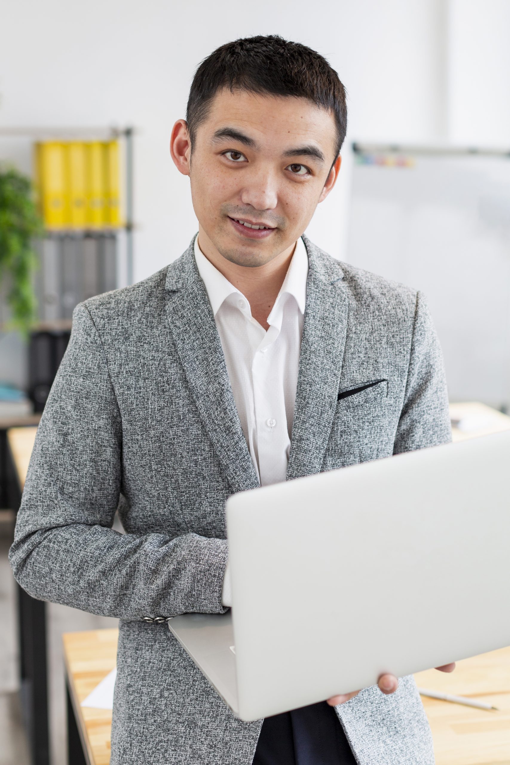 portrait-entrepreneur-holding-laptop